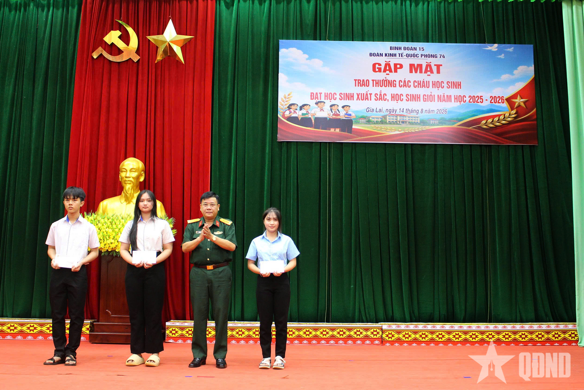 Đoàn Kinh tế - Quốc phòng 74 (Binh đoàn 15): Trao thưởng tặng học sinh có thành tích cao trong học tập